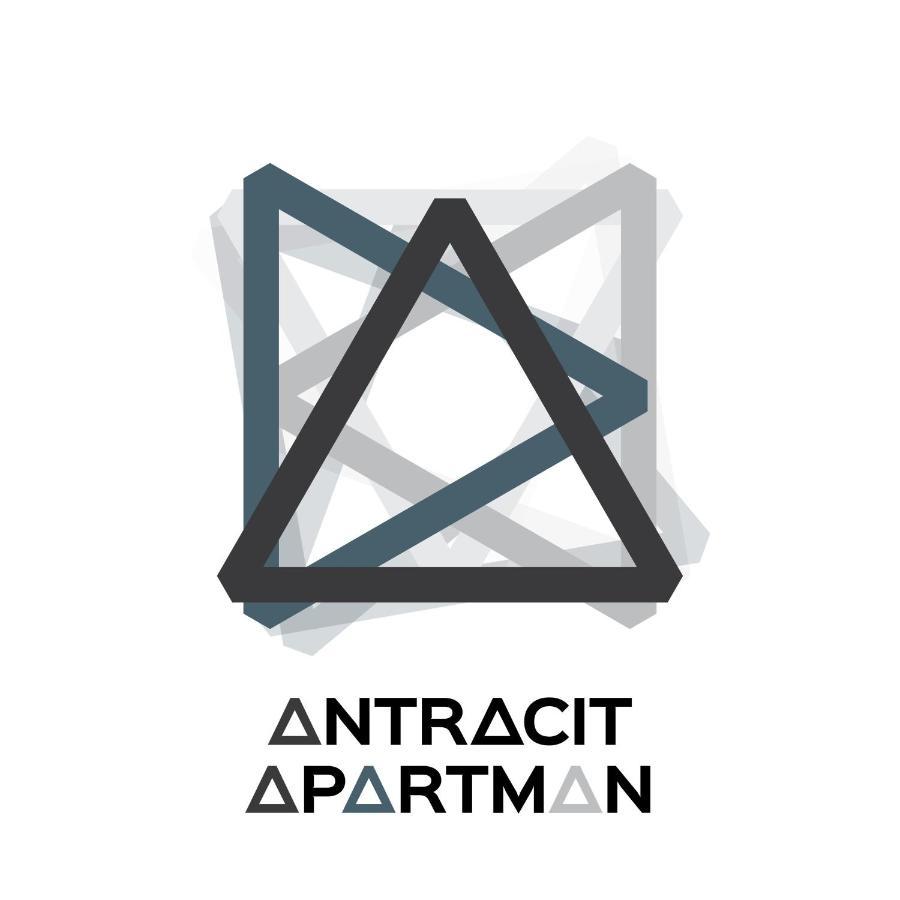 Antracit Apartman - Free Parking Pécs Eksteriør billede