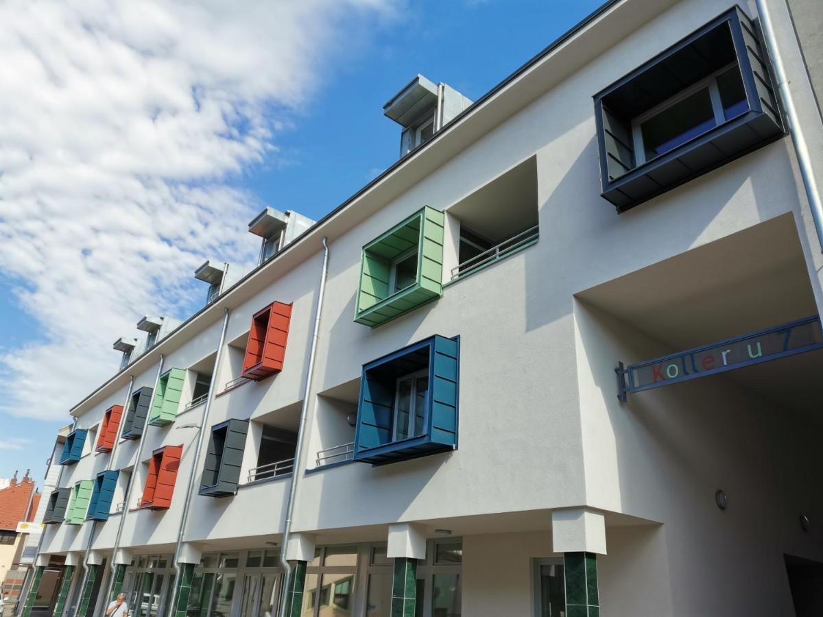 Antracit Apartman - Free Parking Pécs Eksteriør billede